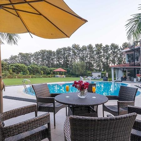 Stayvista At The Banyan Abode With Pool Table, Pet Friendly & Outdoor Pool Manesar Eksteriør billede
