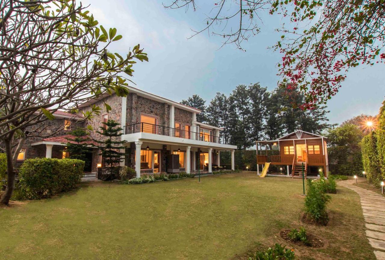 Stayvista At The Banyan Abode With Pool Table, Pet Friendly & Outdoor Pool Manesar Eksteriør billede