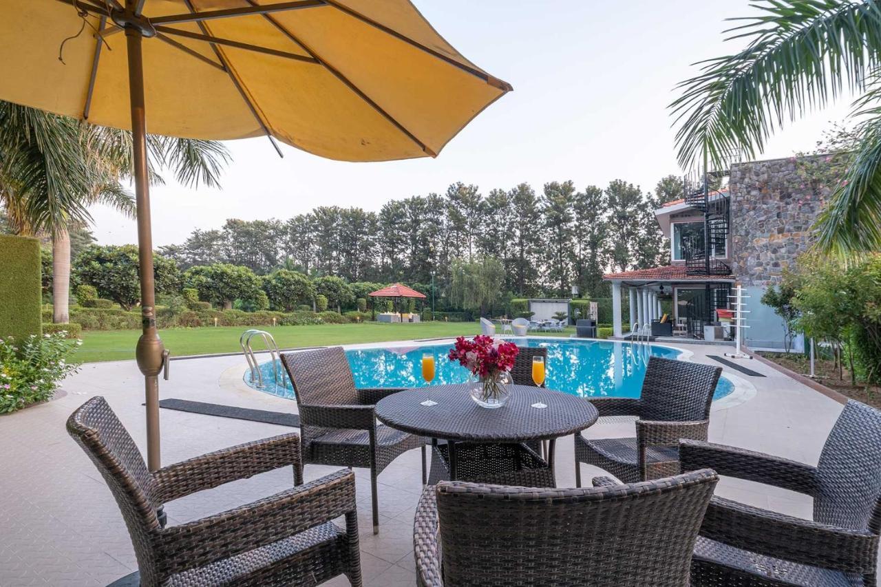 Stayvista At The Banyan Abode With Pool Table, Pet Friendly & Outdoor Pool Manesar Eksteriør billede