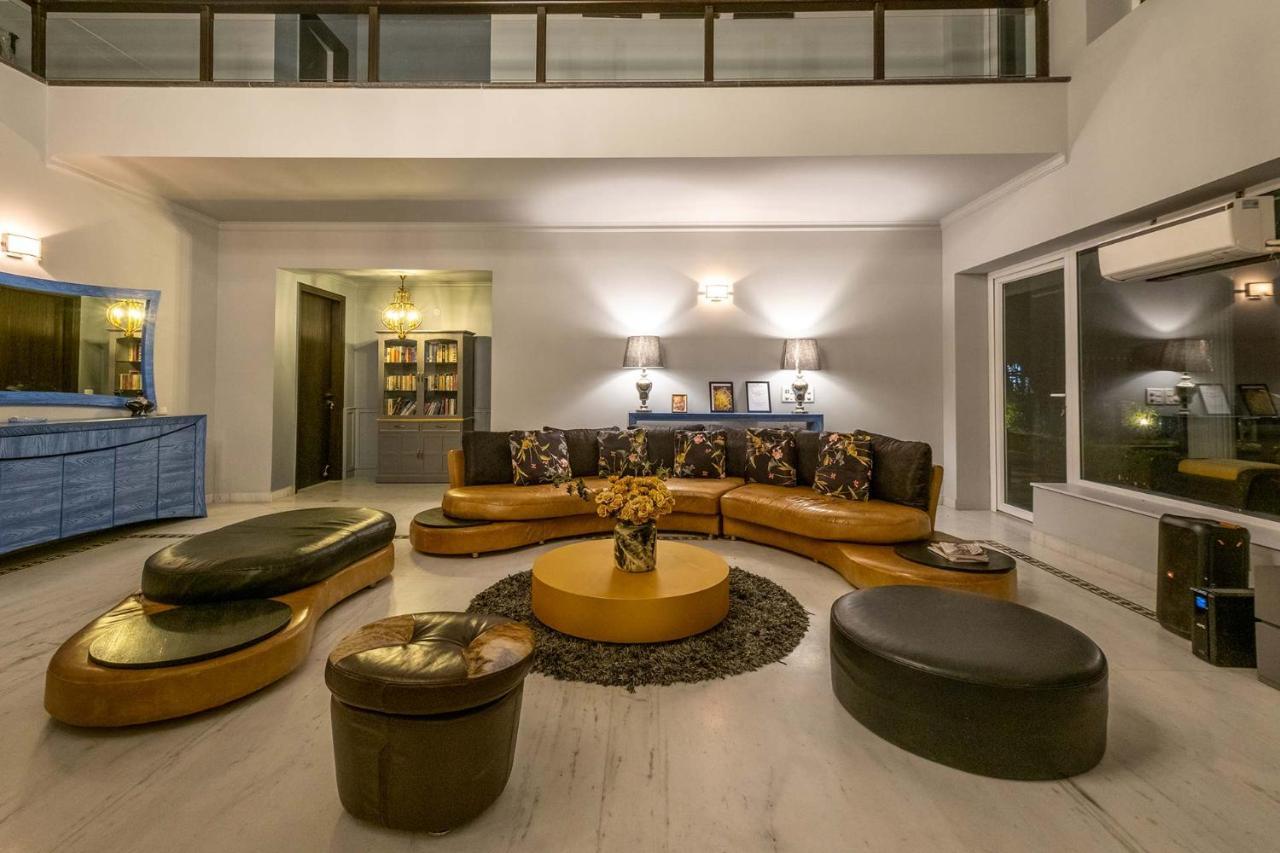 Stayvista At The Banyan Abode With Pool Table, Pet Friendly & Outdoor Pool Manesar Eksteriør billede