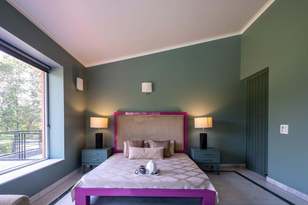 Stayvista At The Banyan Abode With Pool Table, Pet Friendly & Outdoor Pool Manesar Eksteriør billede