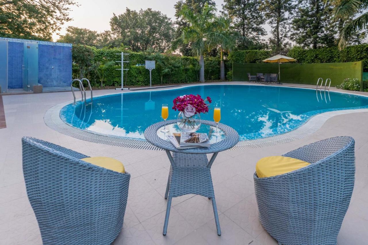 Stayvista At The Banyan Abode With Pool Table, Pet Friendly & Outdoor Pool Manesar Eksteriør billede