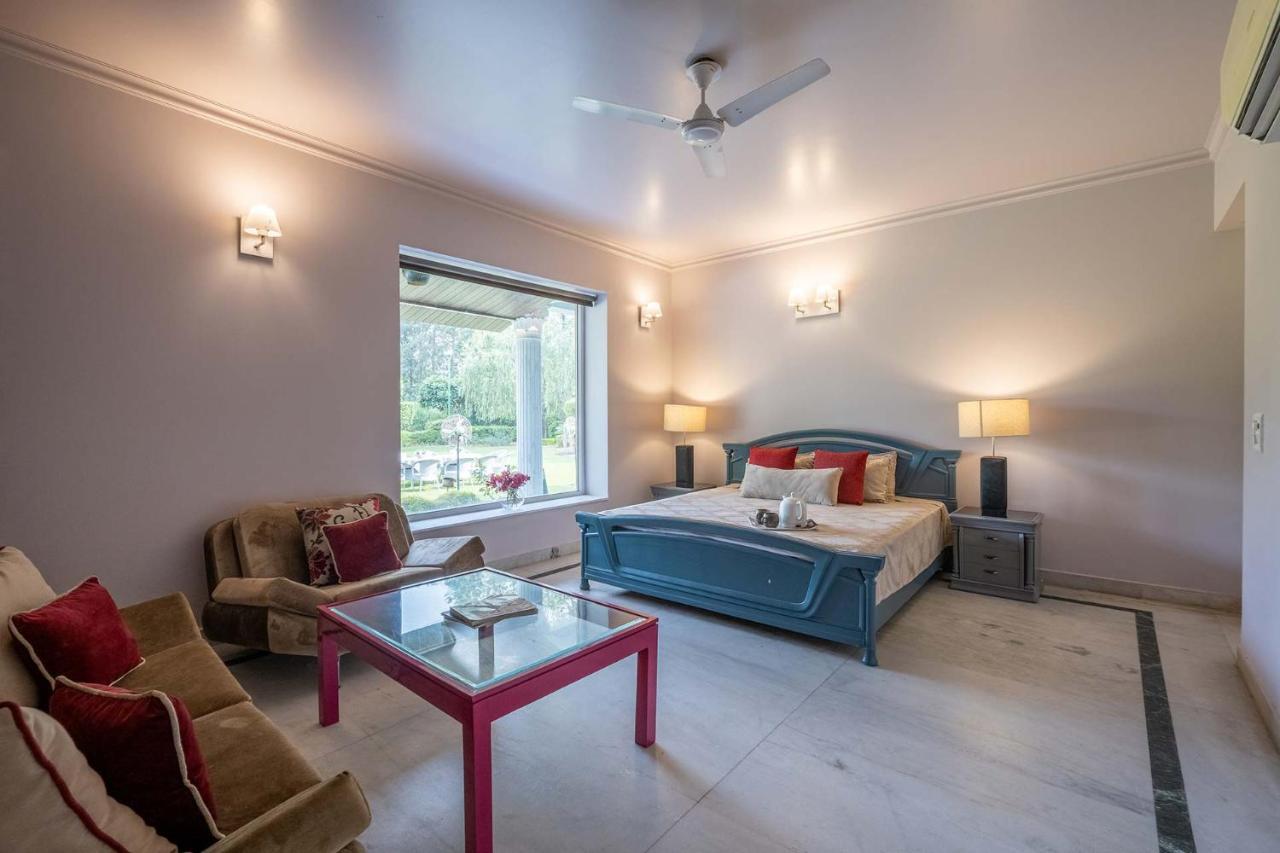 Stayvista At The Banyan Abode With Pool Table, Pet Friendly & Outdoor Pool Manesar Eksteriør billede