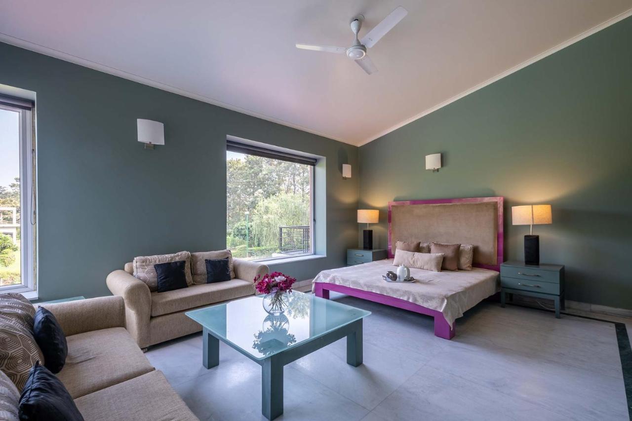 Stayvista At The Banyan Abode With Pool Table, Pet Friendly & Outdoor Pool Manesar Eksteriør billede