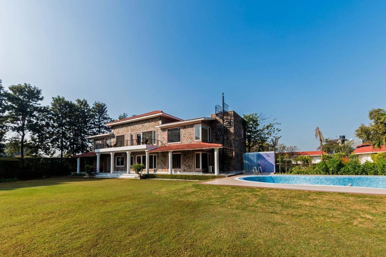 Stayvista At The Banyan Abode With Pool Table, Pet Friendly & Outdoor Pool Manesar Eksteriør billede