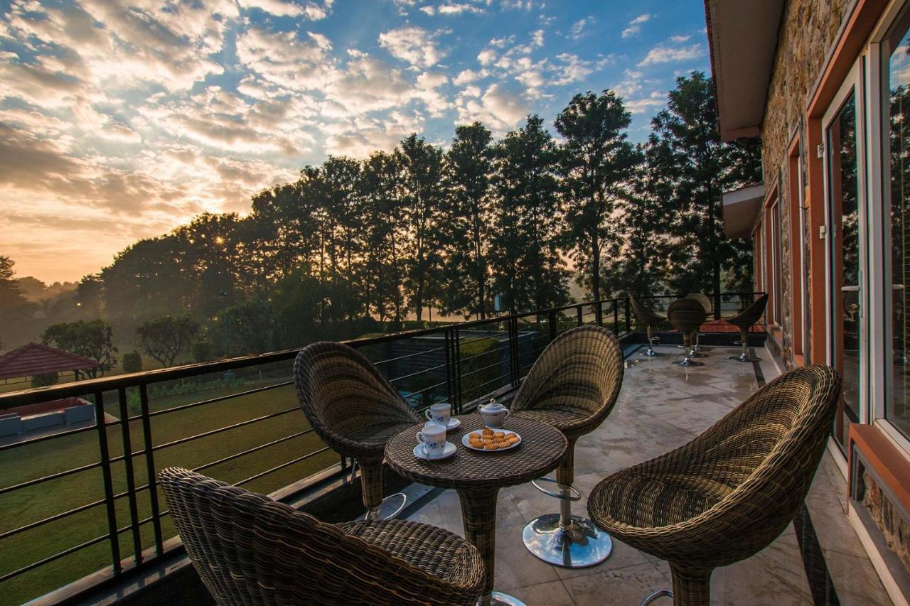 Stayvista At The Banyan Abode With Pool Table, Pet Friendly & Outdoor Pool Manesar Eksteriør billede