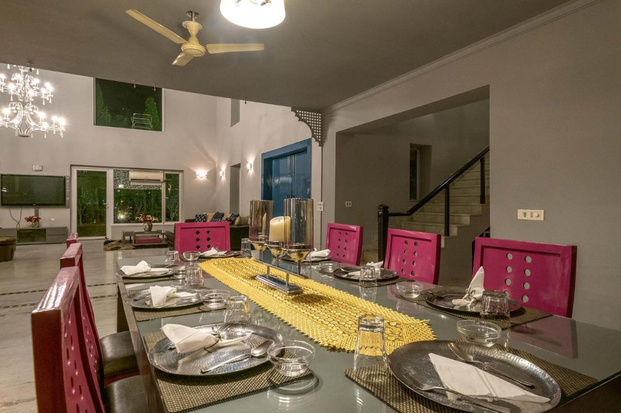 Stayvista At The Banyan Abode With Pool Table, Pet Friendly & Outdoor Pool Manesar Eksteriør billede